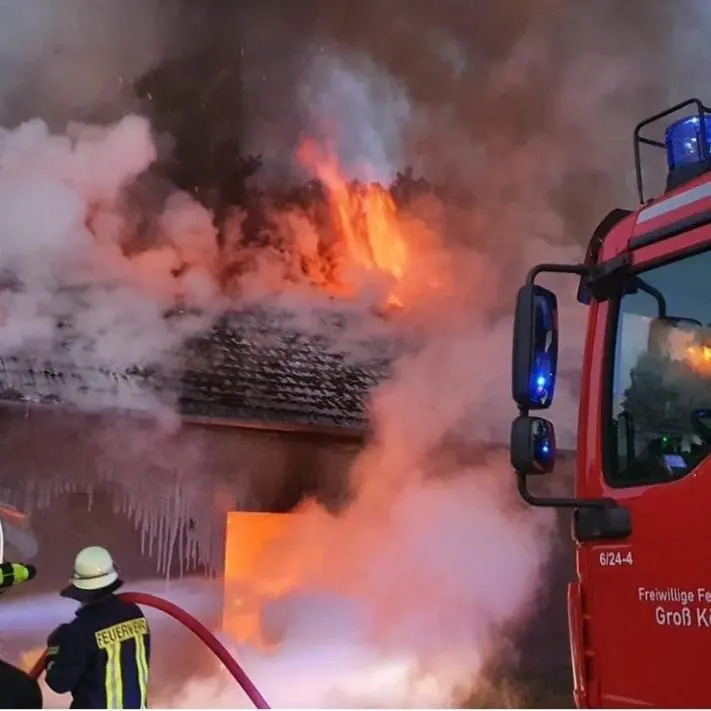 In Gahry hat die Feuerwehr in der Nacht zum 14. Juli das Feuer in der alten Turnhalle gelöscht. Die Halle selbst, die als Lager diente, konnte nicht gerettet werden. Aber dass die Flammen aufs Schloss übergehen, verhinderte die Feuerwehr.