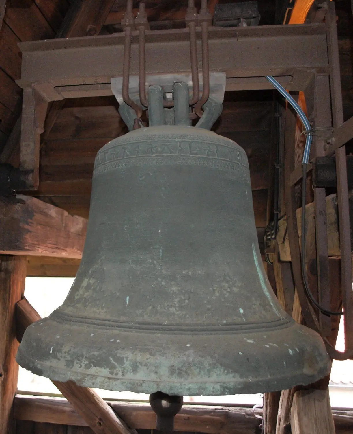 Die Laurentiusglocke, Symbol der Stadt Lauta, hängt seit 1512 in Lauta Dorf. Die Glocke stammt aus dem Jahr 1401. Jetzt soll der Glockenturm in Lauta Dorf samt den beiden Glocken saniert werden.