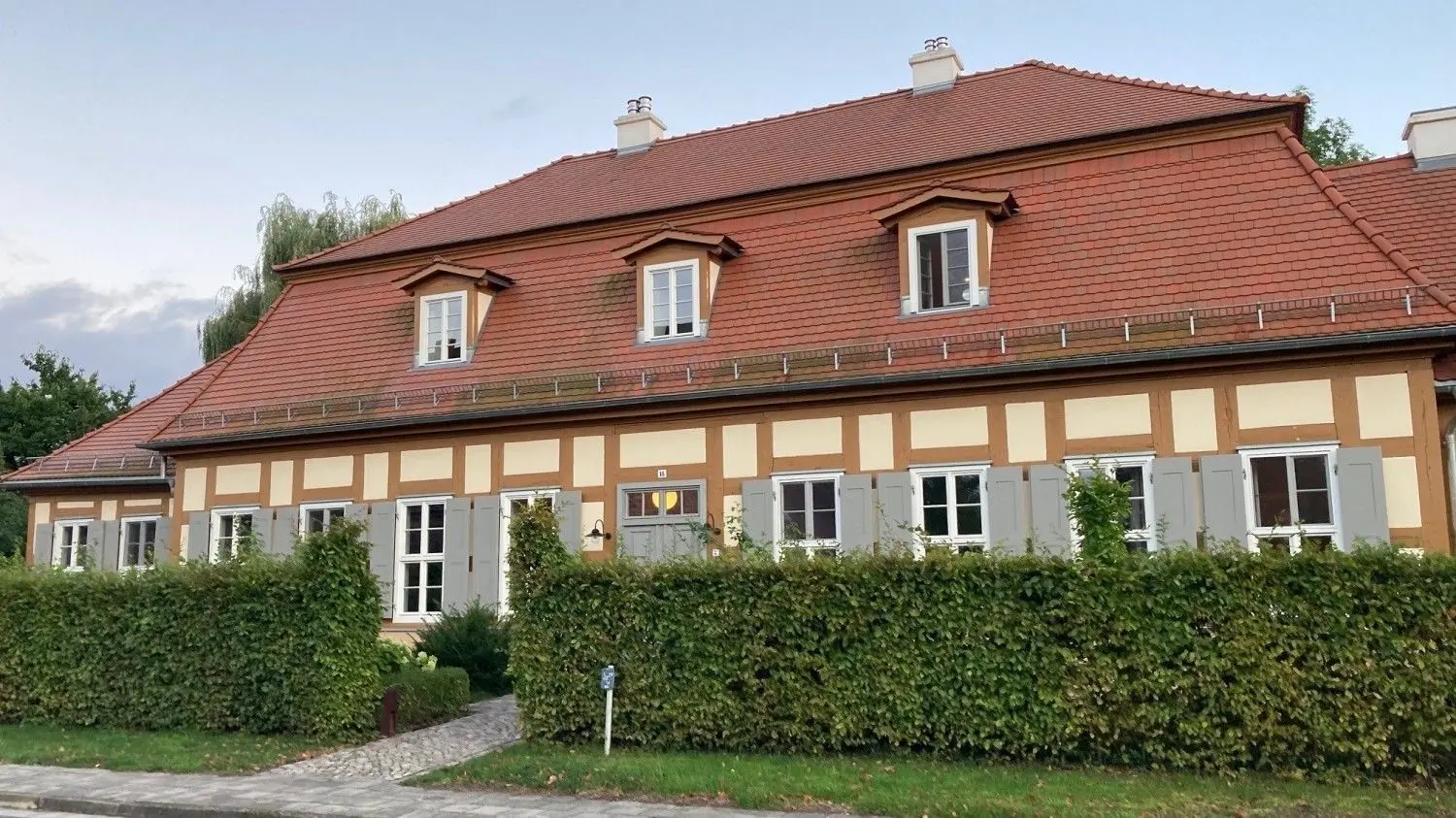 So sieht das Restaurant Alte Kirche in Groß Beuchow von außen aus.