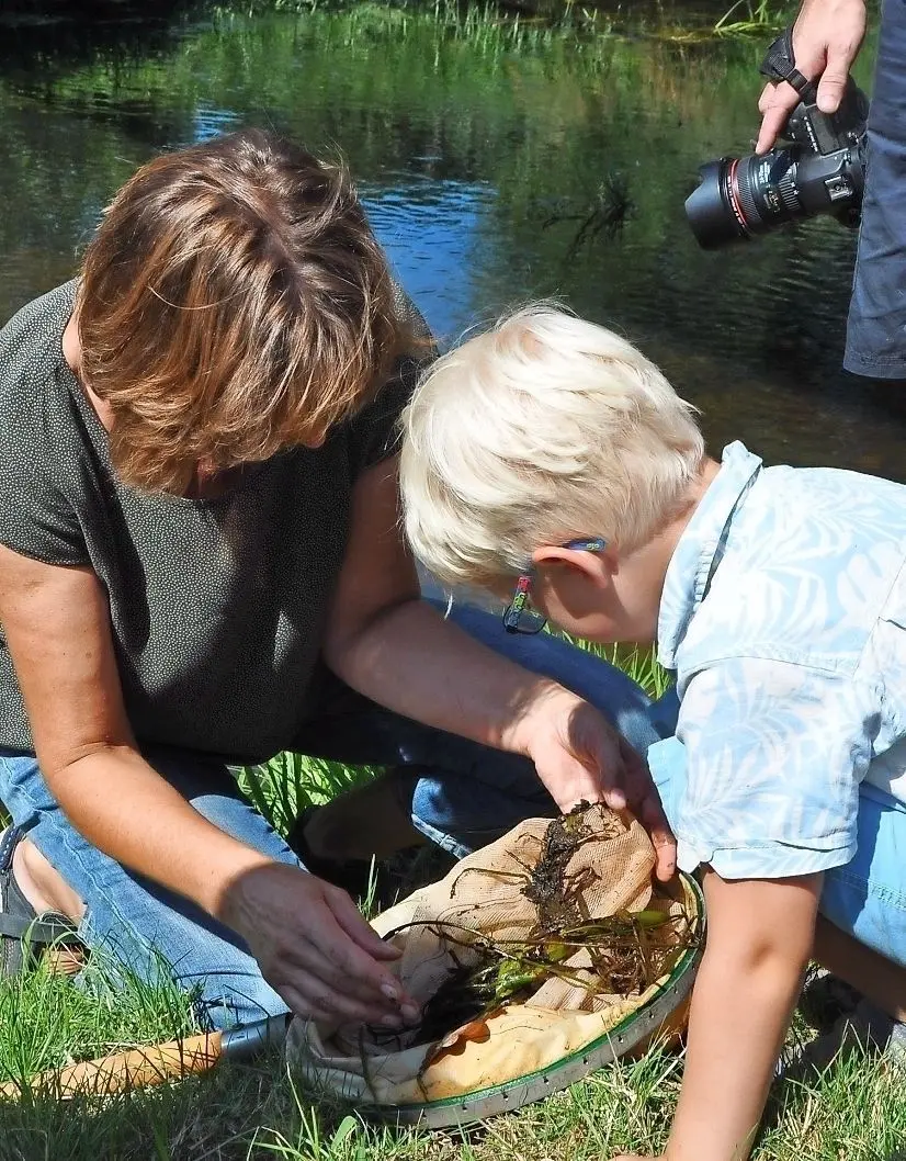 Schwarze Elster bei Plessa - Grüne erkundigen sich nach dem Fischsterben in der Elster wegen zu sauren Wassers und begonnen von Firma Gascade Bauabschnitte gezeigtG