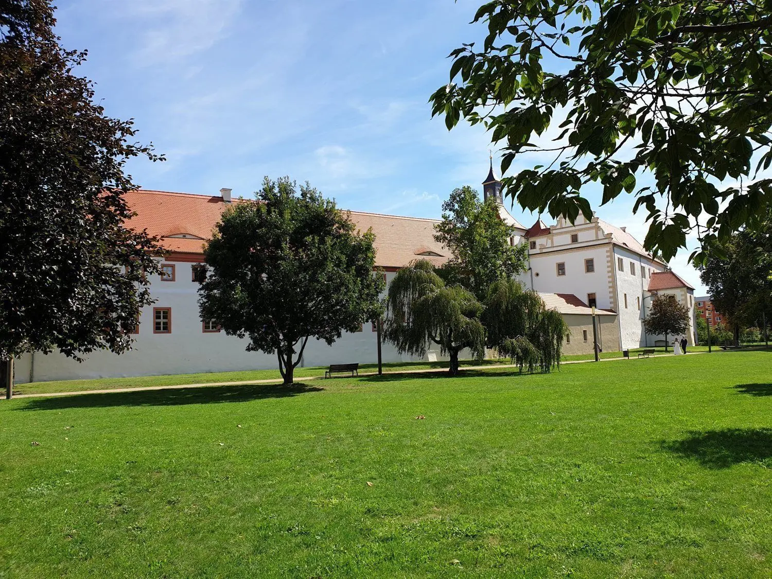 Das Schloss Finsterwalde hat sich in den vergangenen drei Jahrzehnten von einer grauen Maus zu einem glanzvollen Hingucker entwickelt.