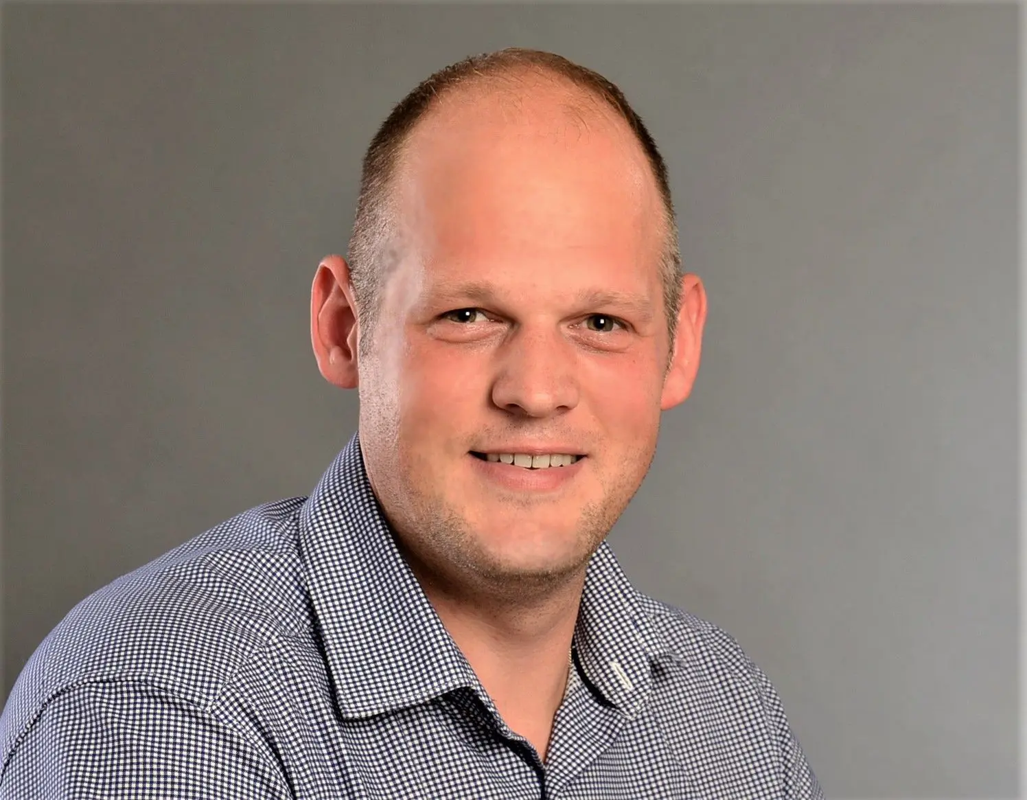 Michael Freese wünscht sich mit seiner Fraktion mehr geschichtliche Hintergründe auf die Erklär-Tafel am Obelisken.