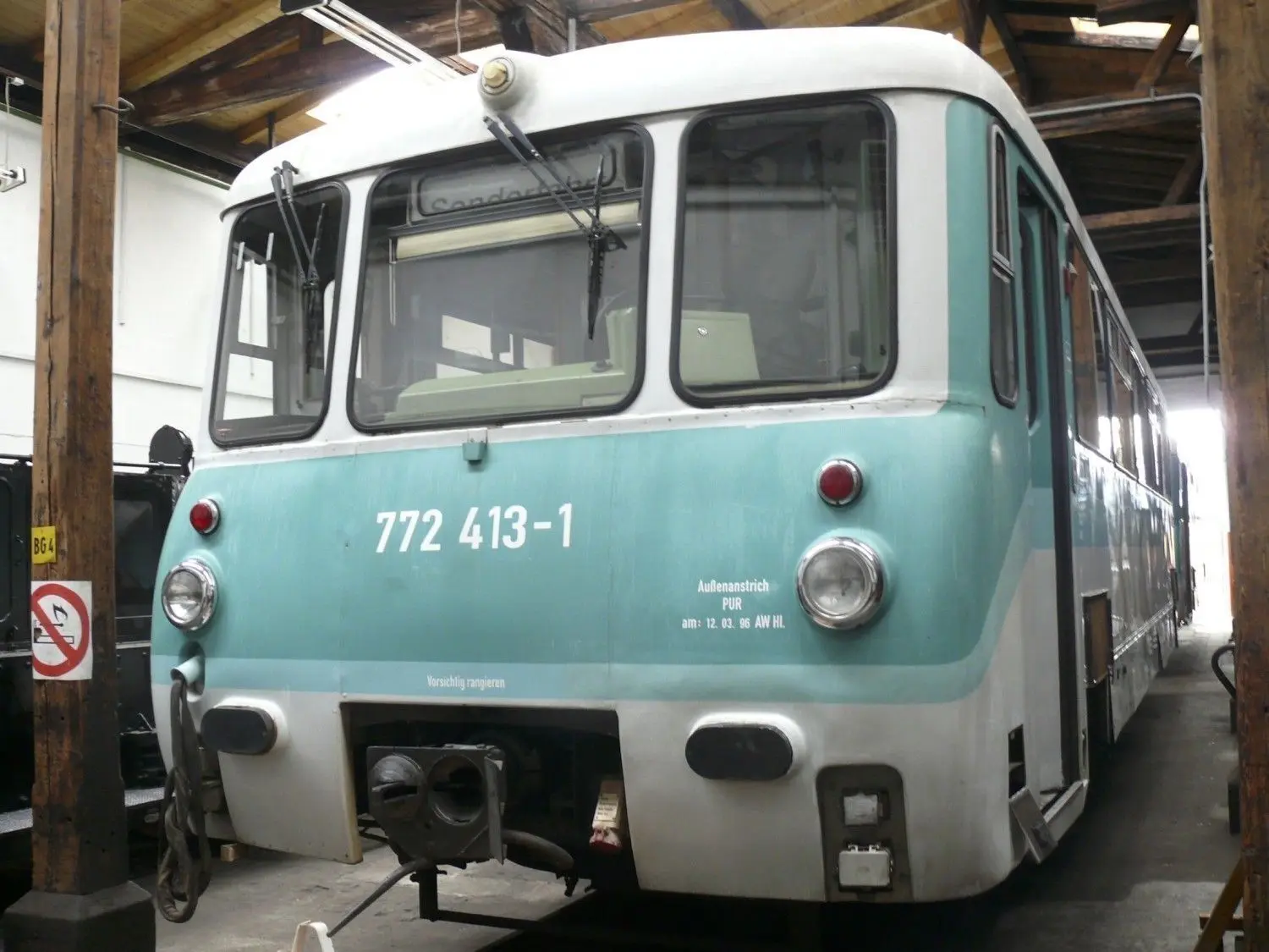 Die „Ferkeltaxe“ der Ostsächsischen Eisenbahnfreunde war zwischen 2014 und 2016 in den Sommermonaten zwischen Dresden und Senftenberg unterwegs. Wenn die Seenlandbahn ab Juli wieder fährt, hat die Ferkeltaxe aber ausgedient, es wird ein neuer, moderner Zug unterwegs sein.
