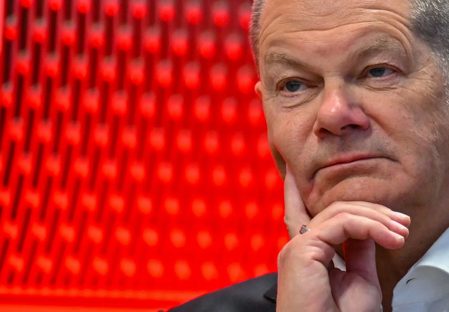 Bundeskanzler Olaf Scholz (SPD) hat einem Gespräch mit dem Brandenburger Bauernpräsidenten in Cottbus zugestimmt.