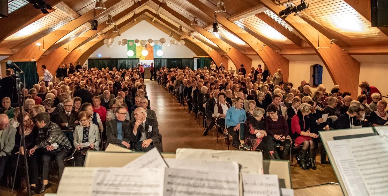 Im Festsaal des Gutes Saathain gab es keine freien Plätze mehr. ⇥