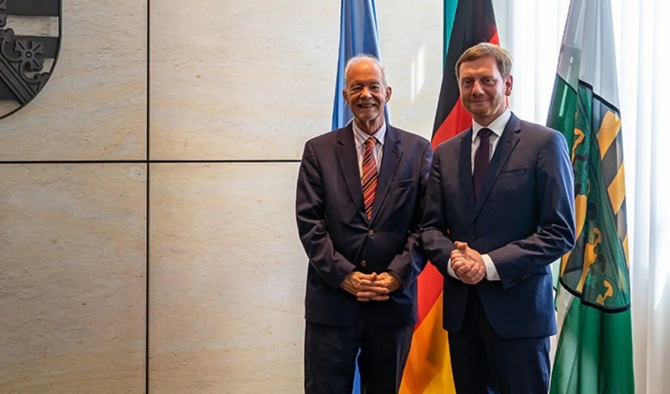 Sachsens Ministerpräsident Michael Kretschmer (CDU) und Prof. Dr. David Malone, Rektor der Universität der Vereinten Nationen bei einem Arbeitsgespräch in Dresden 2019.