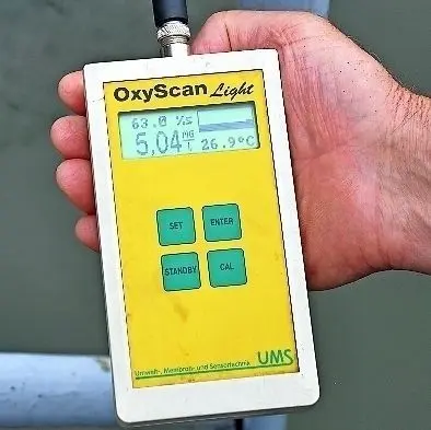 Mit diesem Gerät wird der Sauerstoffanteil im Wasser gemessen.