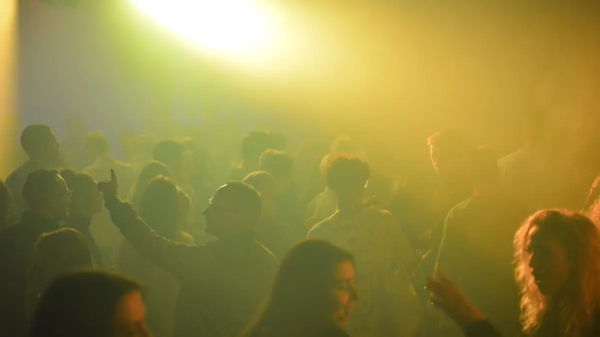 Im Cottbuser Scandale-Club am Bahnhof haben bis zuletzt wieder Partys stattgefunden. Nun aber ist die Location erstmal zum Corona-Testzentrum umfunktioniert worden.
Party im Cottbuser Scandale-Club am Bahnhof