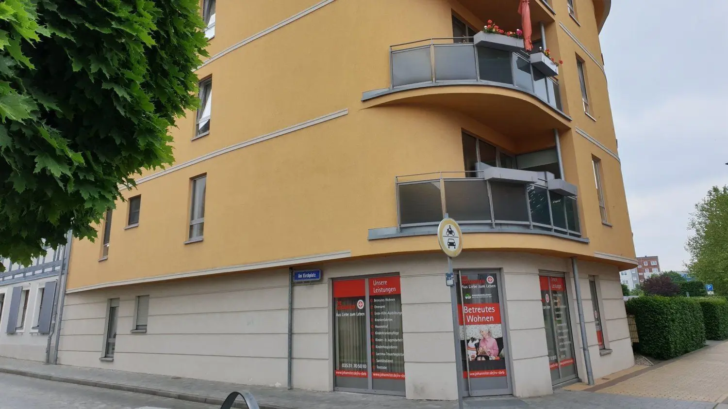 Am Kirchplatz in Finsterwalde leben 16 Parteien im Betreuten Wohnen. Corona hat es den Senioren nicht leicht gemacht.