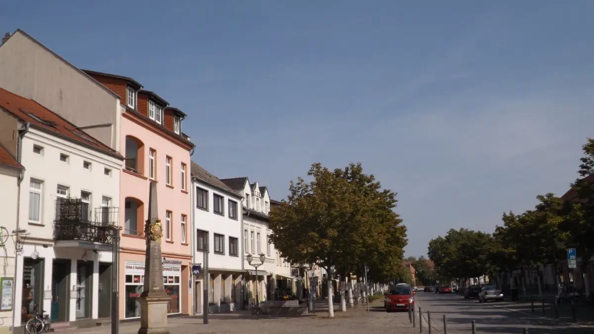 Blick in die Breite Straße in Lübben vom Hain aus. Stirbt dort bald das Geschäftsleben?
Breite Straße