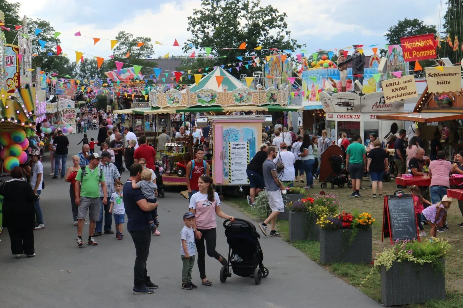 Der Vergnügungspark der Herzberger Schausteller am Wochenende war gut besucht. Viele Herzberger hatten Lust auf Rummel - auch mit Hygienekonzept.
