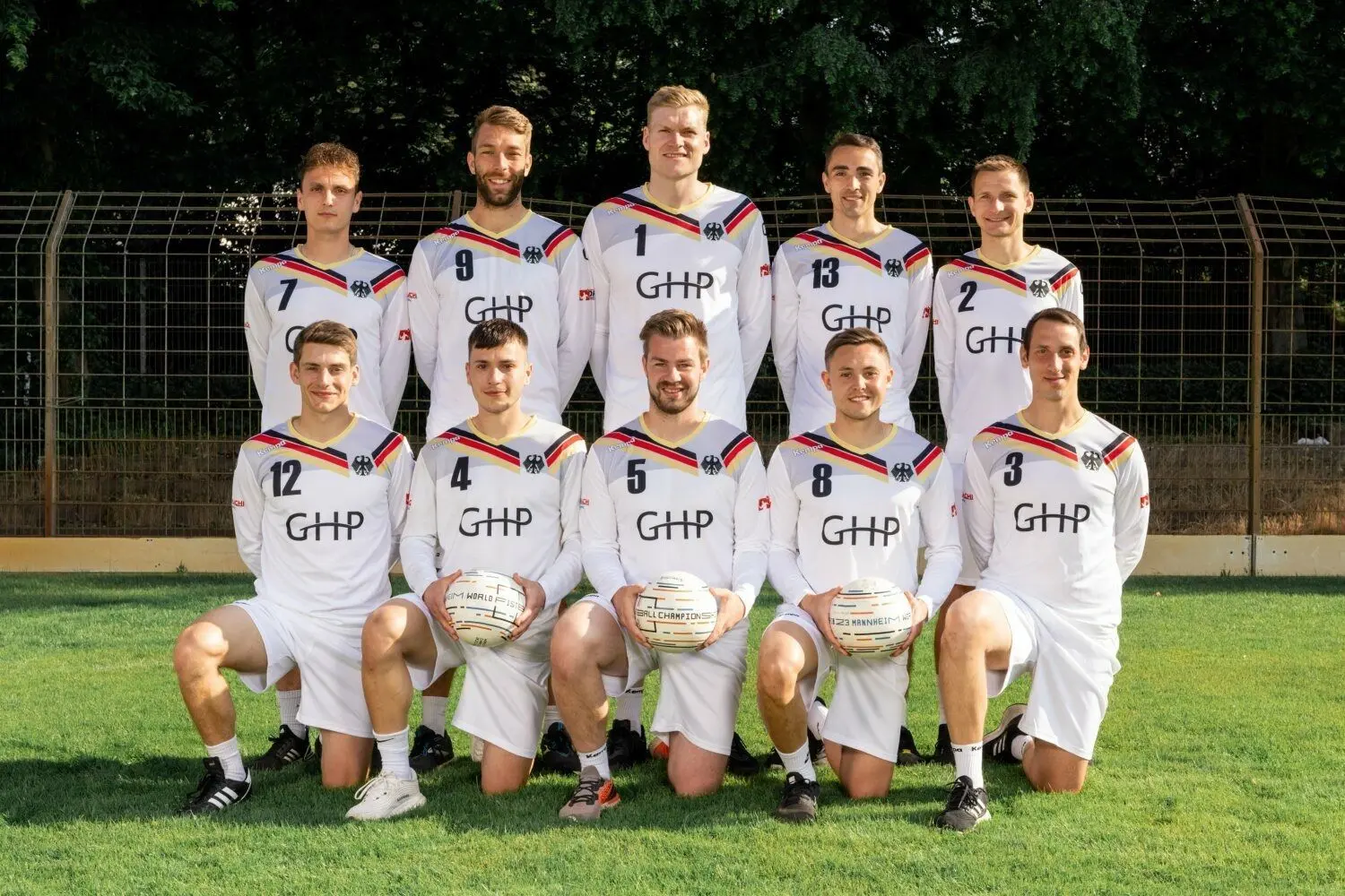 Die deutsche Faustball-Nationalmannschaft verbringt ihr Trainingslager vom 8. bis zum 10. Juni im Forster Ortsteil Bademeusel. Mit dem Besuch wird gleichzeitig das 70-jährige Bestehen der örtlichen Sportgemeinschaft gefeiert.