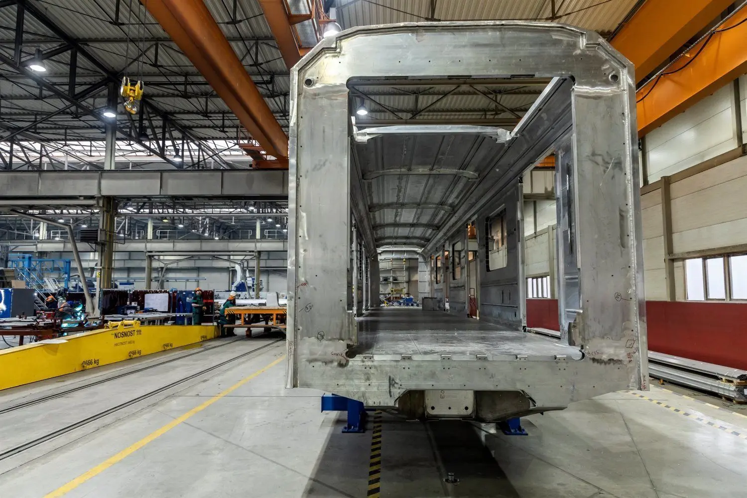 Hier ist ein Fahrzeugkasten zu erkennen. Das Škoda-Werk in Plzen (Pilsen) ist auf die Fertigung moderner Straßenbahnen spezialisiert.