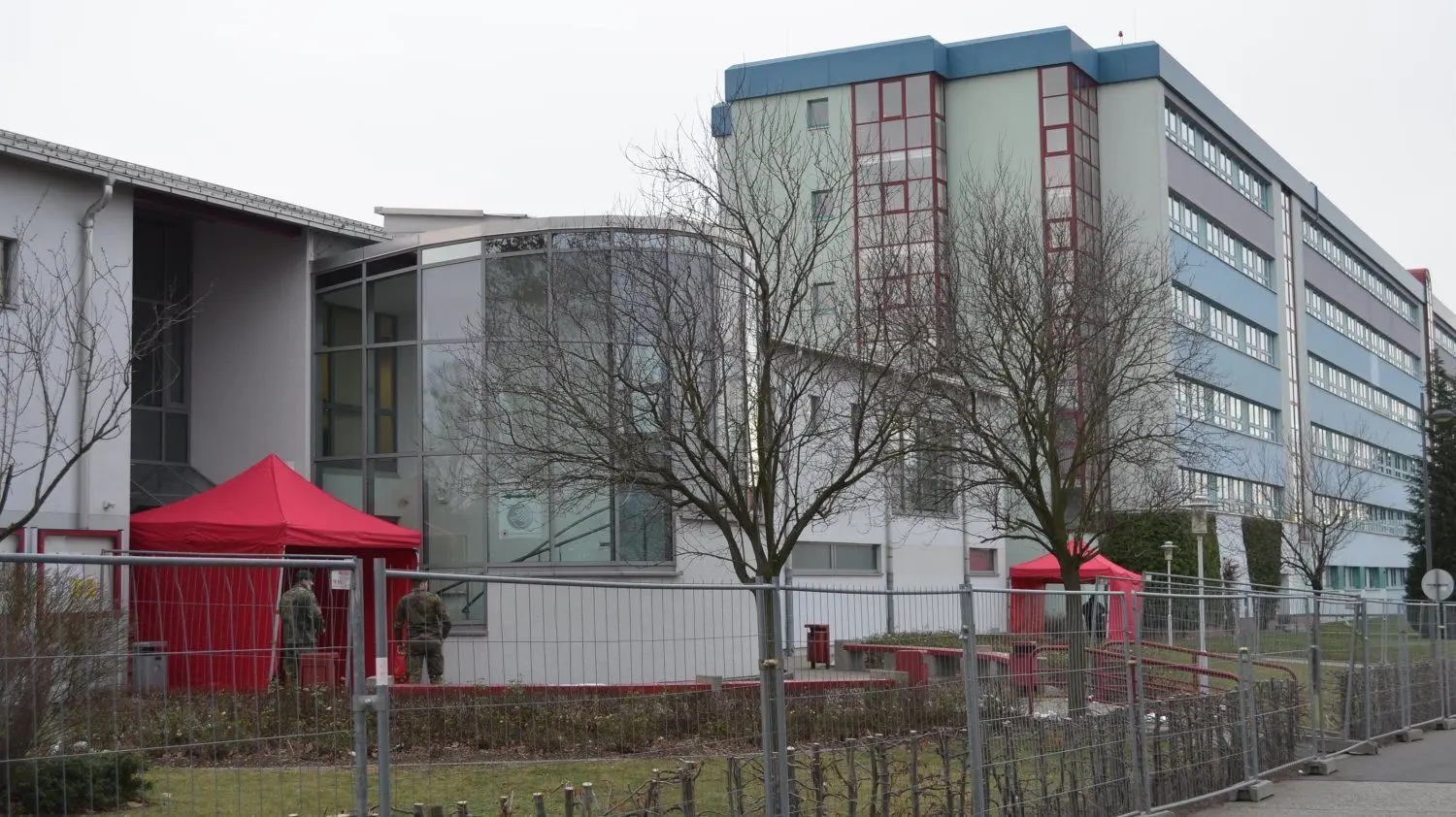 Genutzt wird die Sporthalle des Kamenzer Lessing-Gymnasiums gegenüber des Flugplatzes. Das Gelände ist eingezäunt. Der Zugang ist nur an einer Seite möglich.