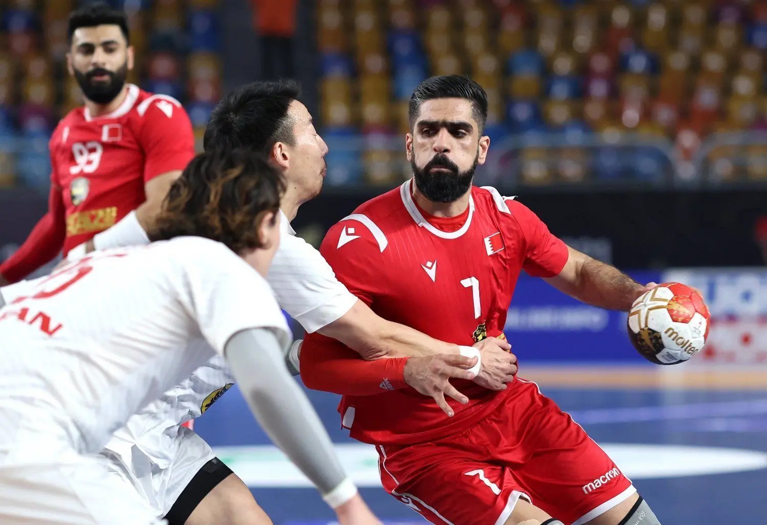Ali Merza und das Handball-Team aus dem Königreich Bahrain wollen im Juli ein Trainingslager in Cottbus aufschlagen.