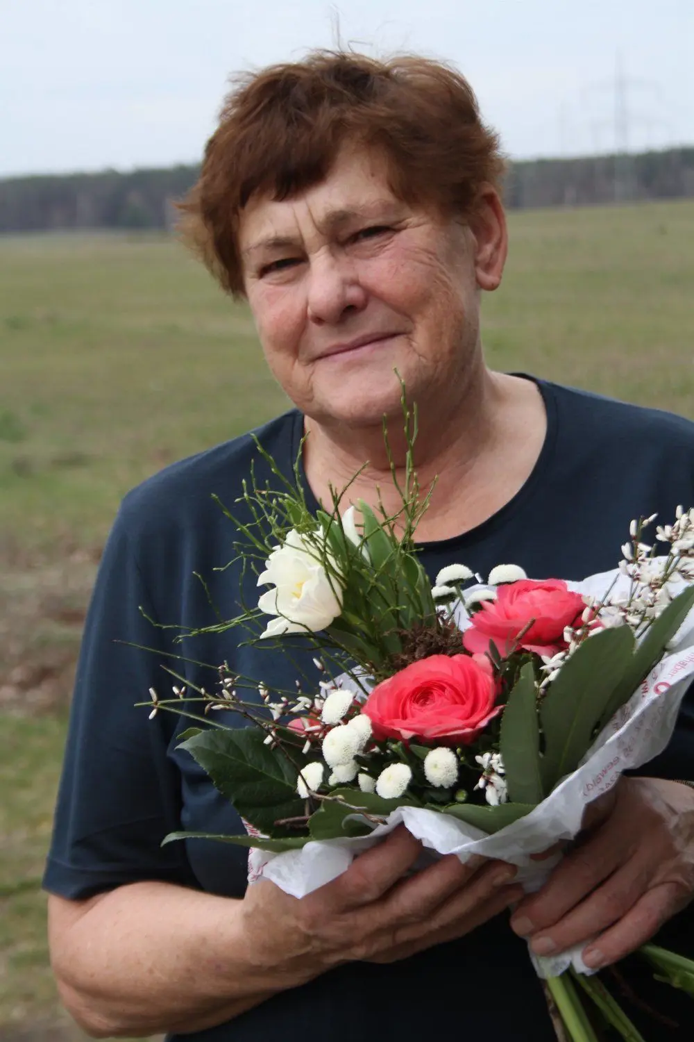 Elfriede Höhne hat im familiären Rahmen jahrelang pflegerische Leistungen übernommen. Sie war tief berührt, dass ihre Schwestern an sie gedacht hatten im Rahmen der LR-Aktion "Blumen zum Frauentag".