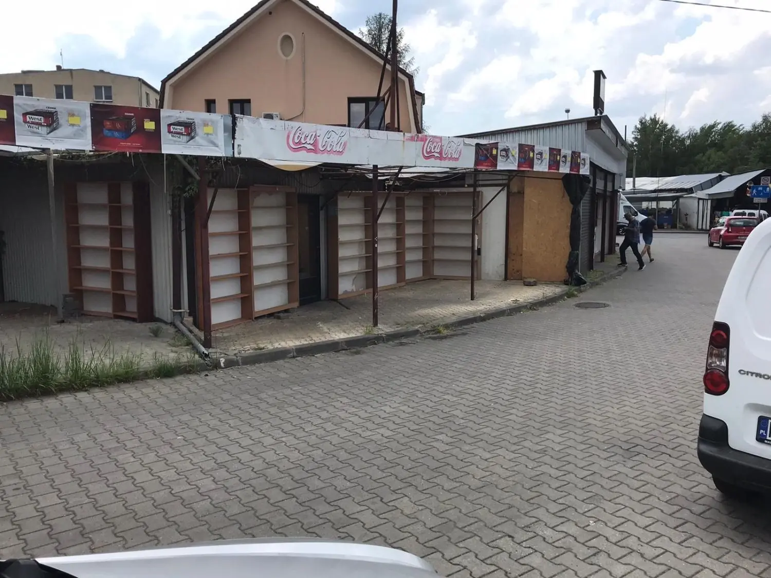 Leknica: Nach der Grenzschließung blieben viele Basar-Stände zunächst zu.