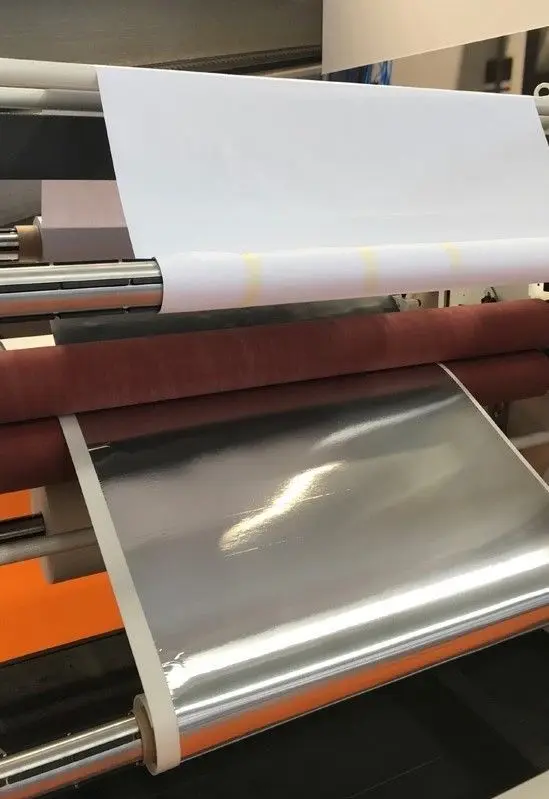 Die Glasfaser könnten auch mit Aluminium zu Vliesen weiterverarbeitet werden.