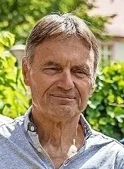 Trainer Rainer Kruk freut sich riesig über den Erfolg seiner Läuferin.