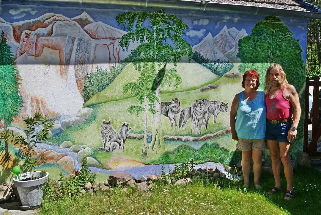 Klaus und Kornelia Schentke lieben Fassadenbilder. Mit jedem Schritt vor die Haustür leben sie auch ihren Traum von der Weite Kanadas.