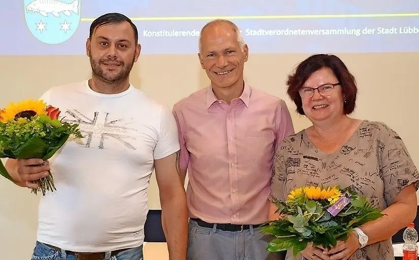 Der „alte neue“ Stadtverordnetenvorsteher Uwe Pielenz (Mitte, SPD) mit seinen Stellvertretern Antje Pohler (Linke) und Marcel Wepprich (AfD).