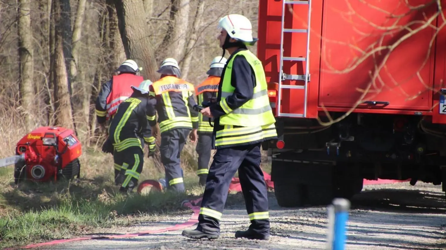 Waldbrand in der Nähe der Birkenallee in Kolkwitz. Laut der Leitstelle Lausitz brennt eine Fläche von 5000 Quadratmetern.