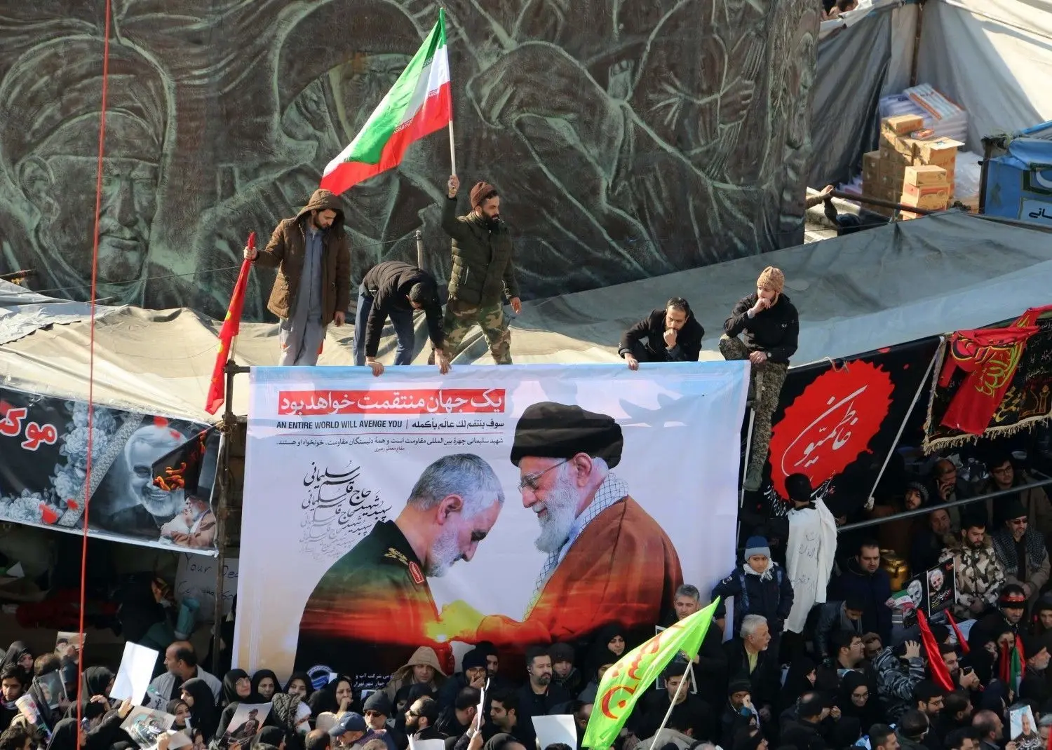 Aufgeheizte Stimmung in Teheran bei den Trauerfeiern für den ermordeten General Ghassem Soleimani.
