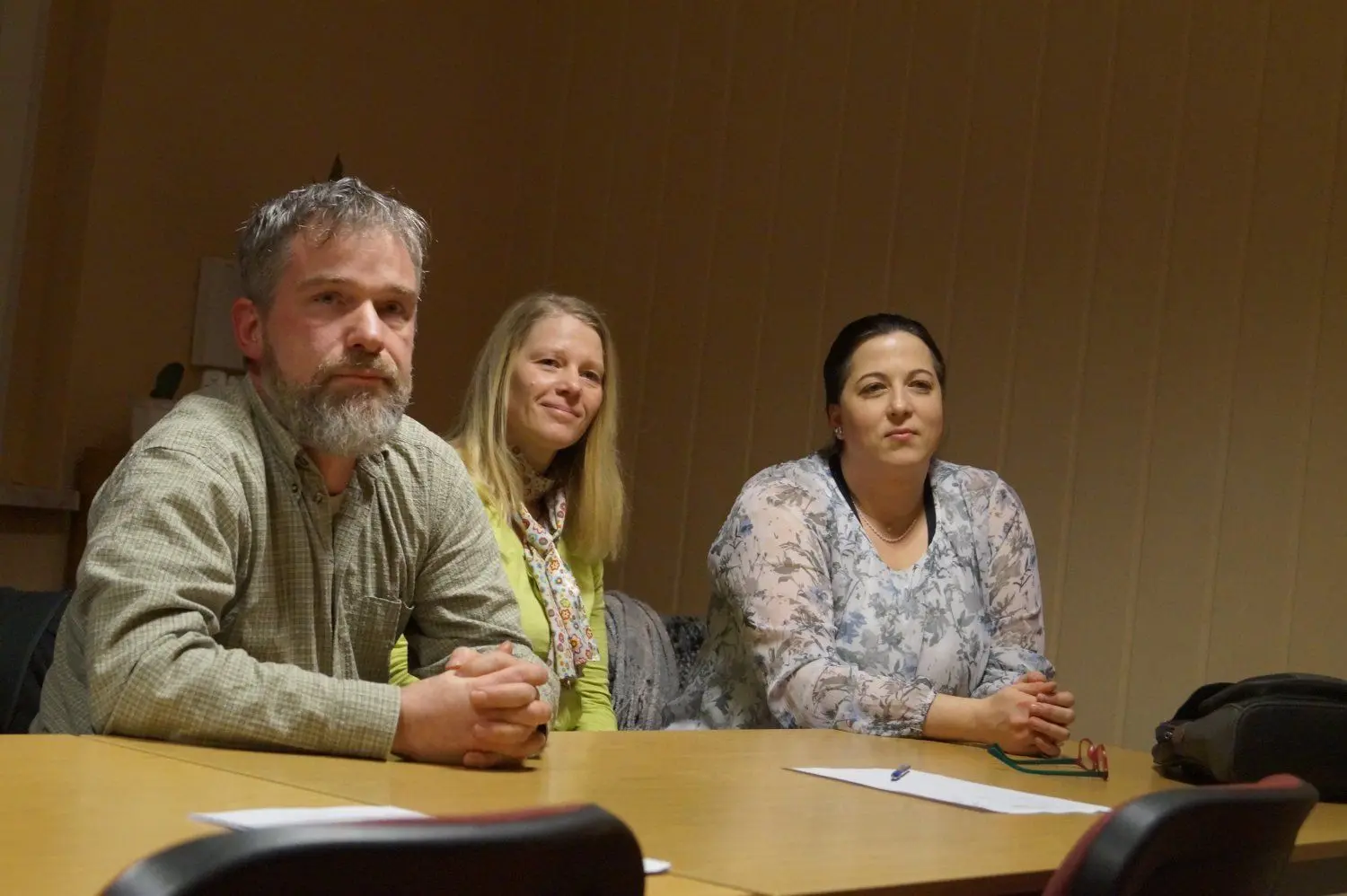Melanie Schönemann, Dörte Rothe und Jens Schilling (v.r.n.l.) wollen den Höllberghof wieder beleben.