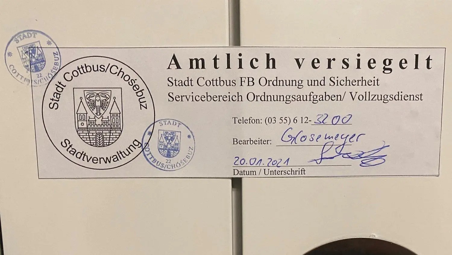 Die Praxis einer Cottbuser Hausärztin ist am 20. Januar 2021 wegen des Verstoßes gegen Corona-Auflagen geschlossen und versiegelt worden.