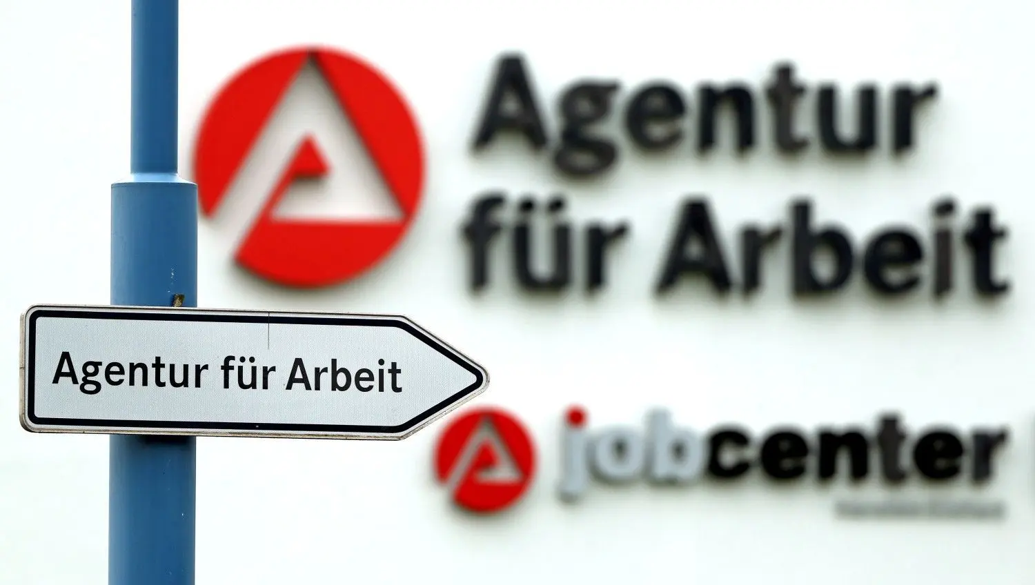 Der Arbeitsmarkt in Elbe-Elster hat sich durch Corona verändert. Die Zahl der Arbeitslosen ist gestiegen, für mehr als 6500 Menschen ist Kurzarbeit zumindest angezeigt.