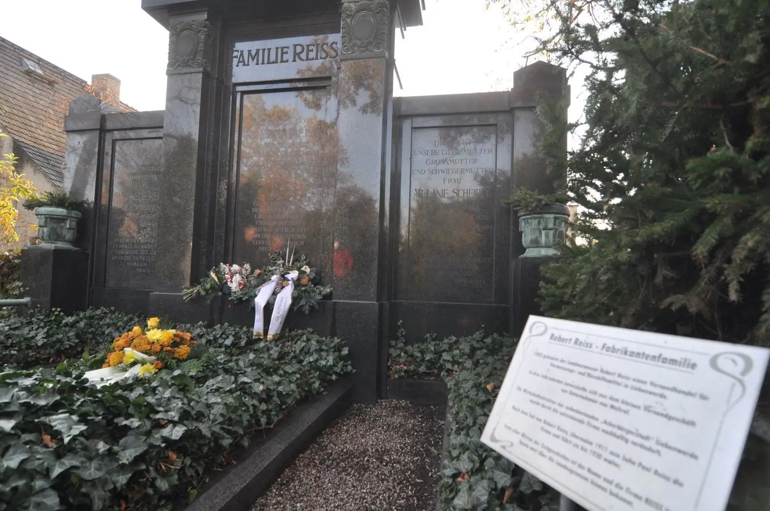 Die Grabstätte von Firmengründer Robert Reiss auf dem Stadtfriedhof Bad Liebenwerda.