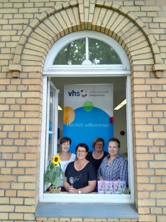 Das Team der VHS Weißwasser – Katrin Delitz (v.l.), Karola Petrick, Anne Cieslik und Theresia Rothe - freut sich auf viele interessierte Kursteilnehmer.