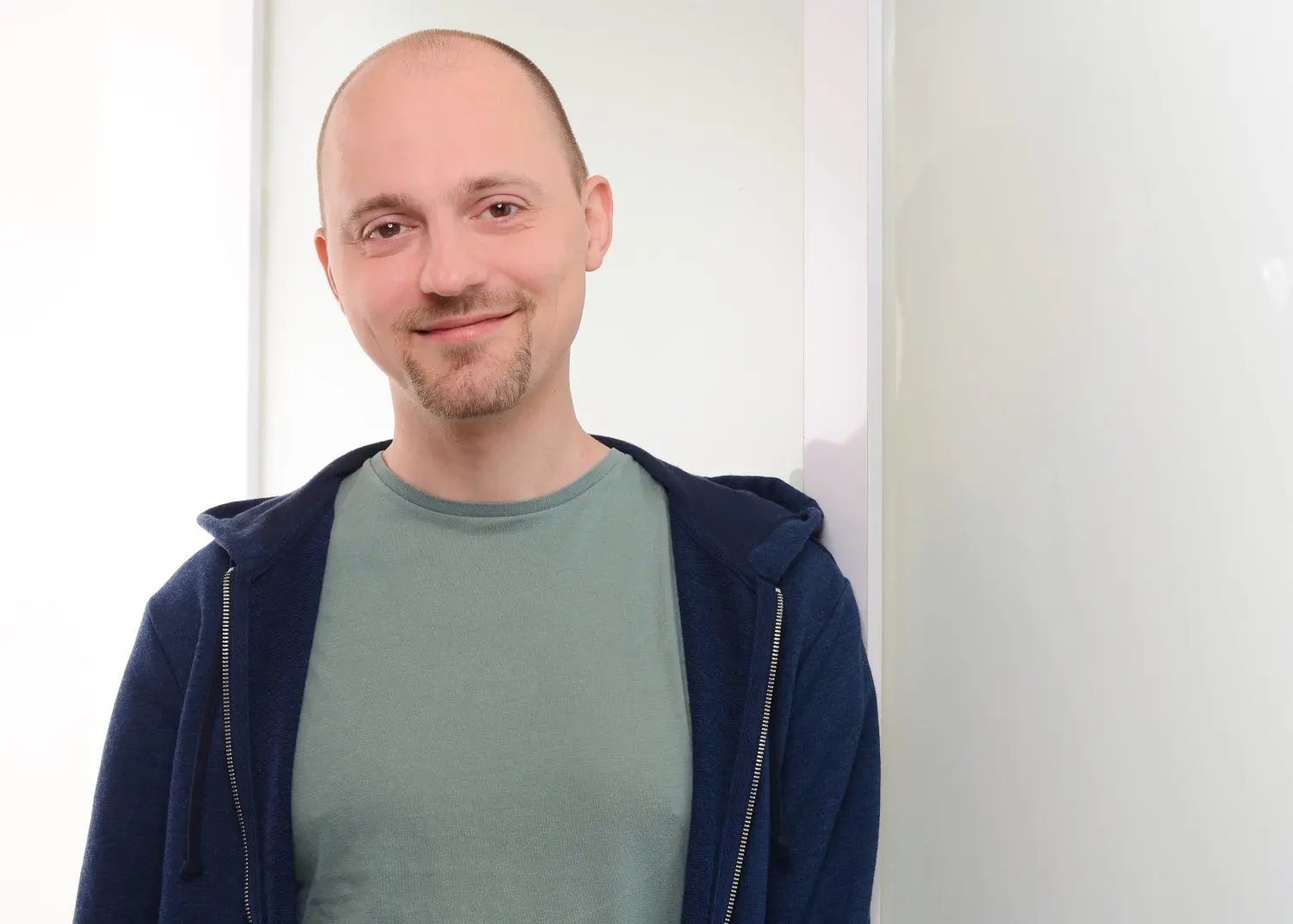Karl Bringmann hat schon am Steenbeck-Gymnasium in Cottbus seine Liebe zur Informatik entdeckt. Jetzt versucht er komplexe Probleme zu lösen, beispielsweise bei der Optimierung von Stundenplänen oder Arbeitsprozessen.