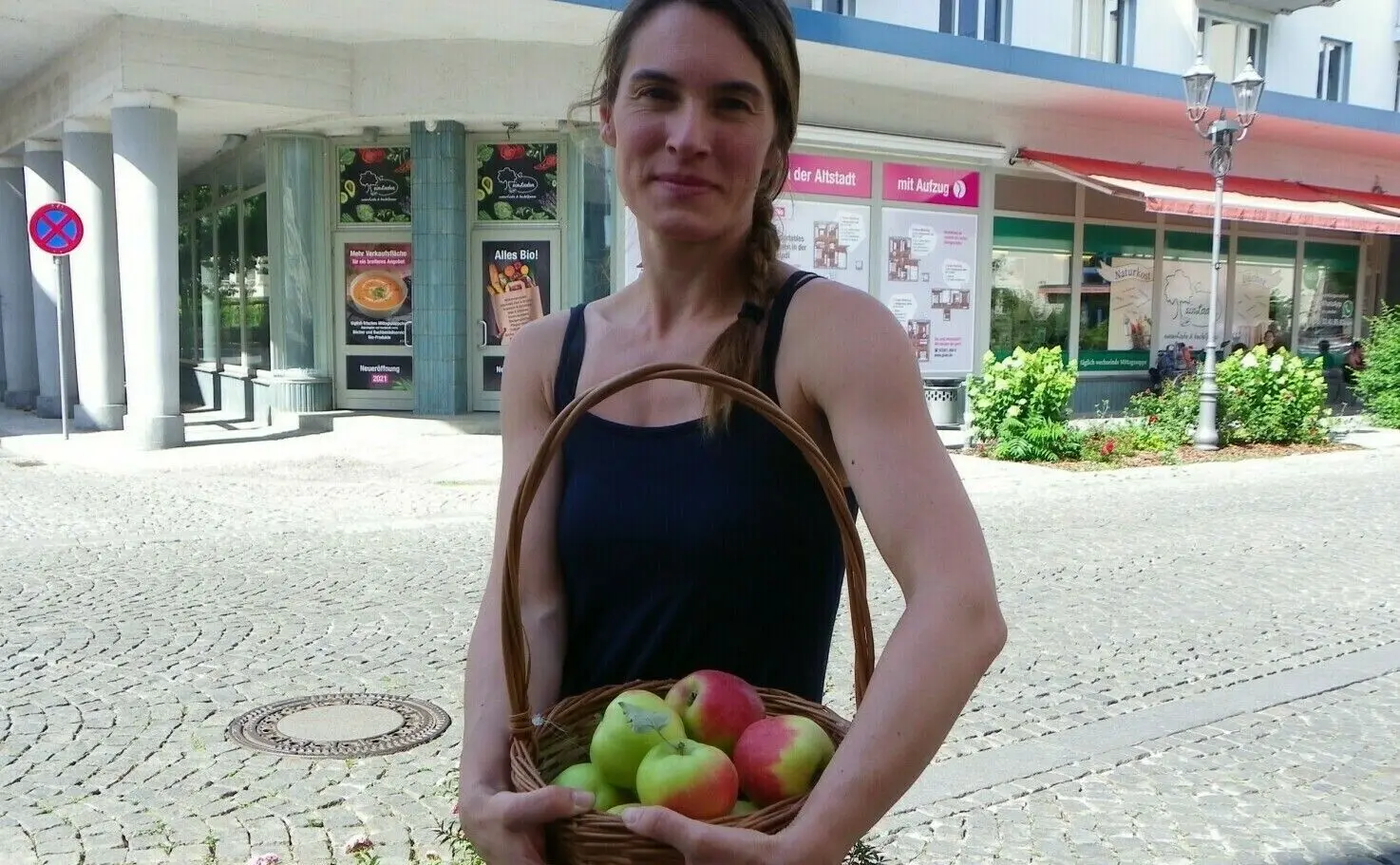 Ulrike Held betreibt den Bio-Fachmarkt „einLaden“ in der Gubener Innenstadt. Erst im vergangenen Jahr ist sie umgezogen und hat die Verkaufsfläche auf 200 Quadratmeter vergrößert. Das geänderte Kaufverhalten der Kunden bekommt auch sie zu spüren.