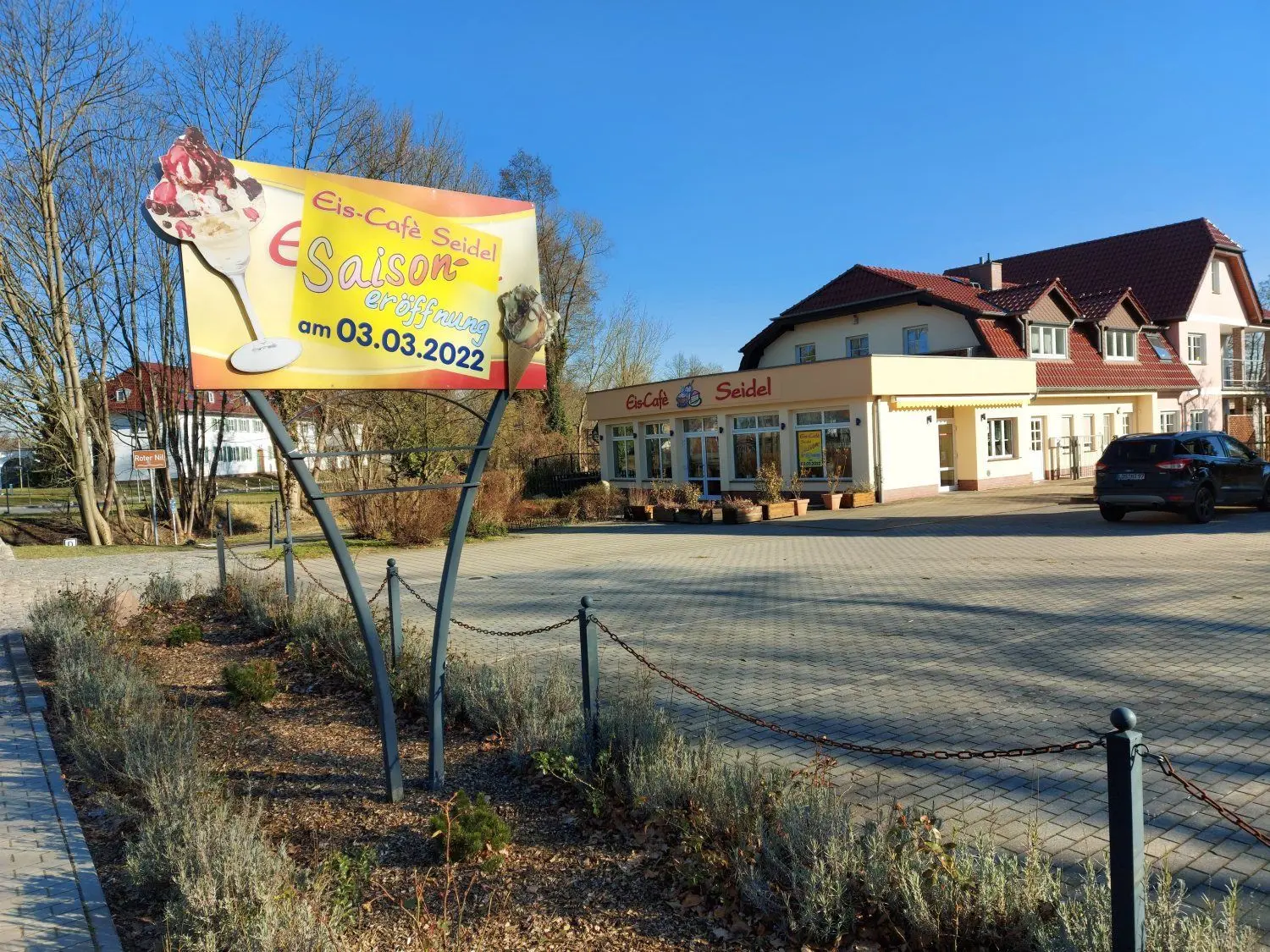 Beim Eis-Café Seidel an der Frankfurter Straße in Lübben endet bald die Winterpause.