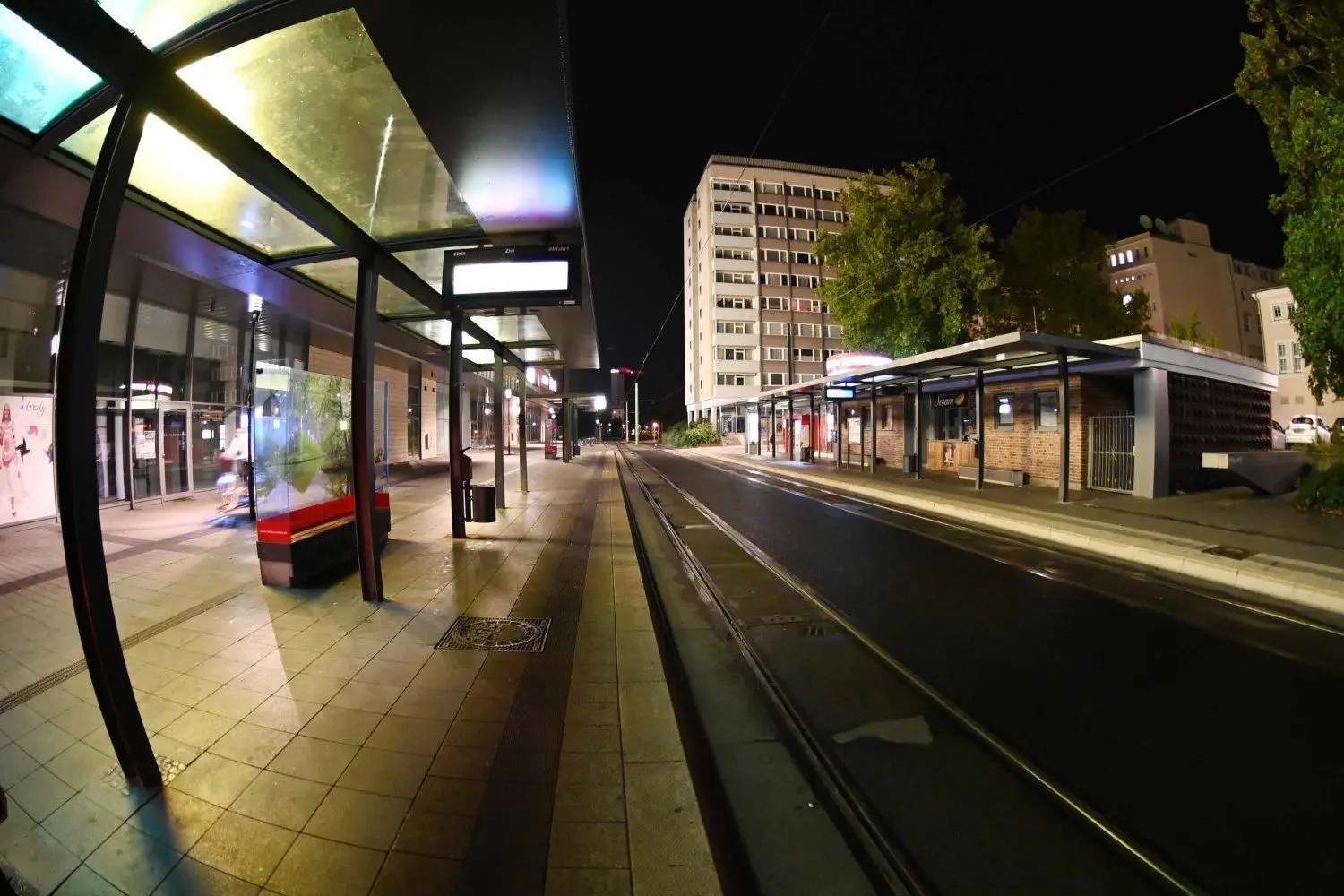 Mitarbeiterinnen und Mitarbeiter von Cottbusverkehr sind am frühen Dienstagmorgen dem Aufruf der Dienstleistungsgewerkschaft Verdi gefolgt und in einen 24-stündigen Warnstreik getreten.