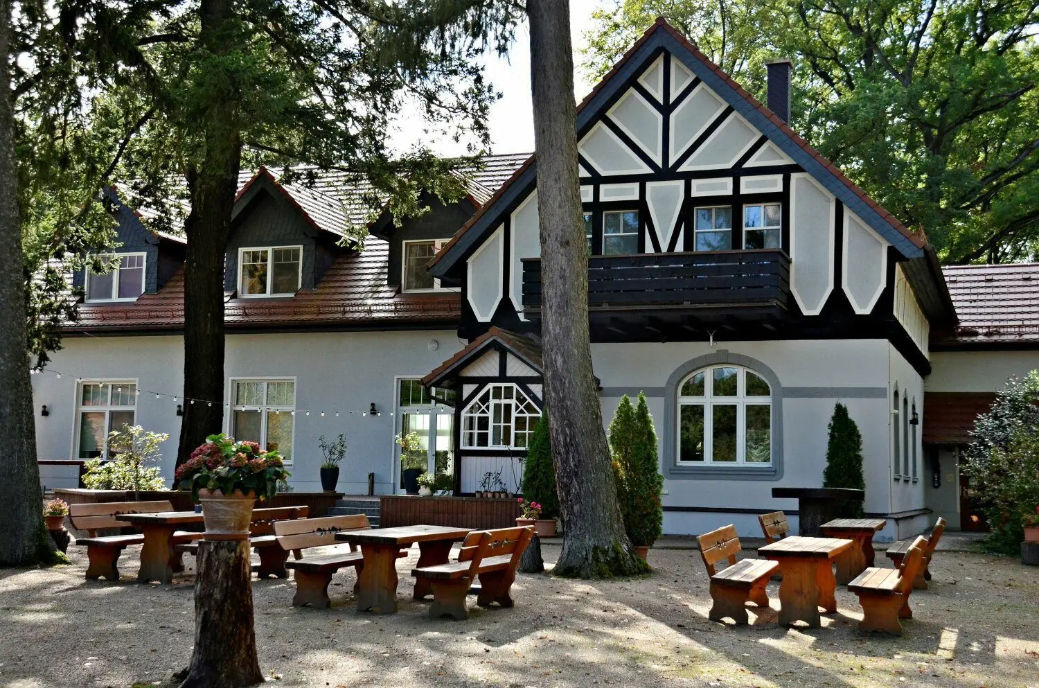 Idyllisch gelegen und gepflegt - das Hotel und Restaurant „Zur Waldhufe“ in Doberlug-Kirchhain.