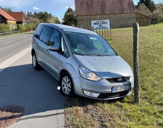 Der Pkw konnte erst durch einen Nagelgurt gestoppt werden.