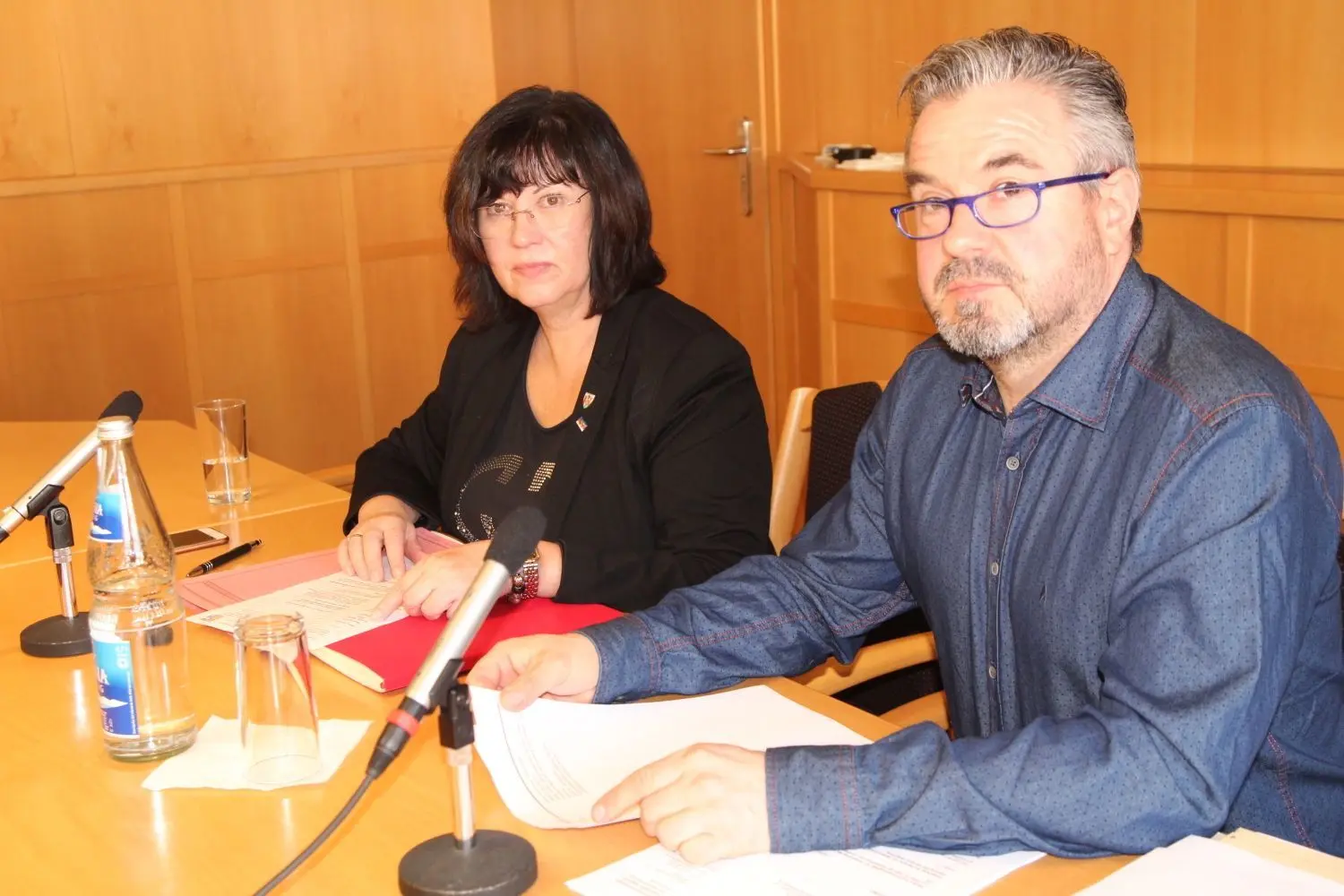Christine Herntier (l.), die Bürgermeisterin von Spremberg, und Frank Kulik, ihr Stellvertreter, setzen auf Deeskalierung.