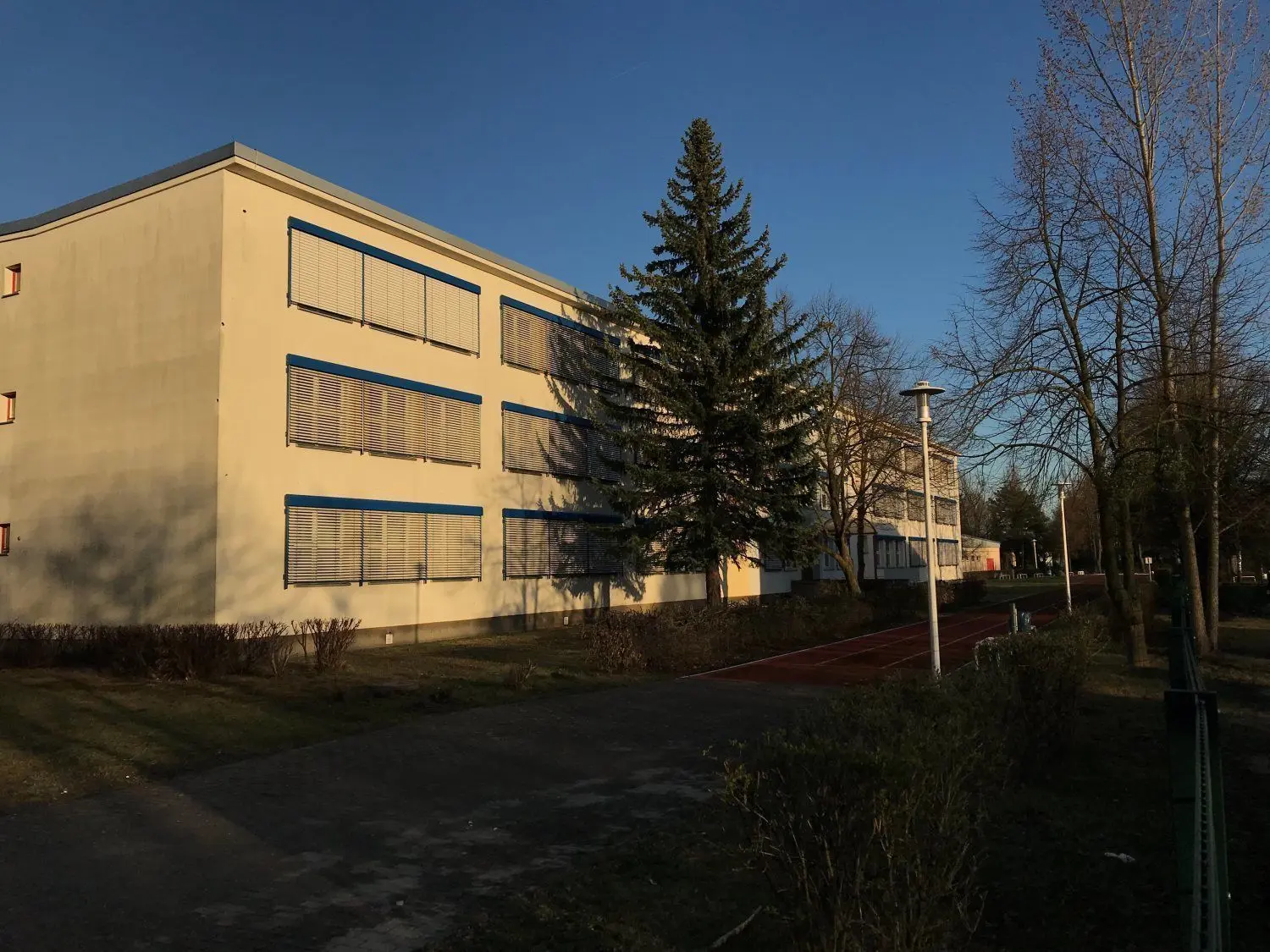 Die Bernhard-Kellermann-Oberschule sucht Lehrerinnen und Lehrer, die in Ruhestand gehende Kollegen ersetzen können.