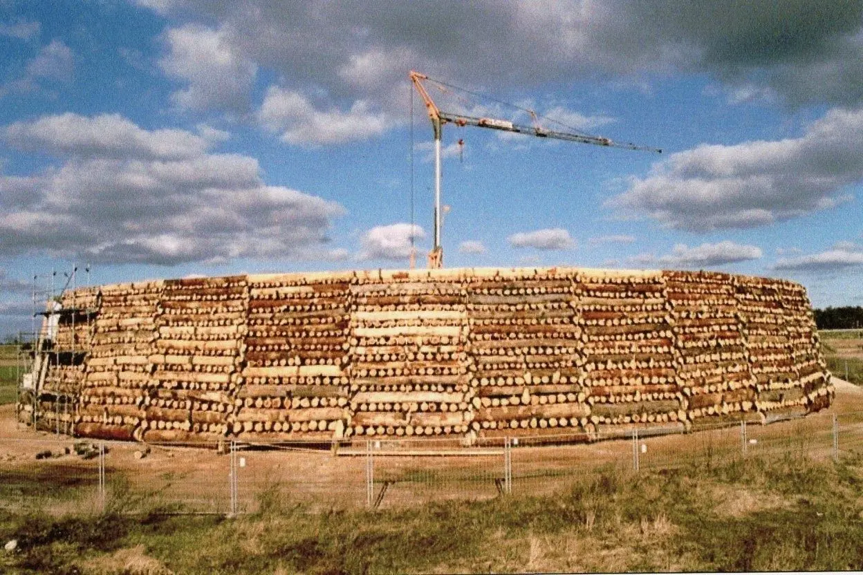 Slawenburg Raddusch bei Vetschau während der Bauphase 2002
