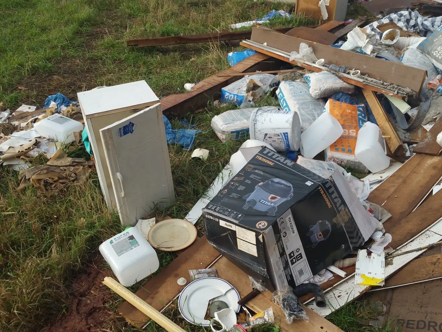 Ein großes Durcheinander. Manche Dinge, wie Verpackungen, lassen sich auch umsonst in der Tonne entsorgen.