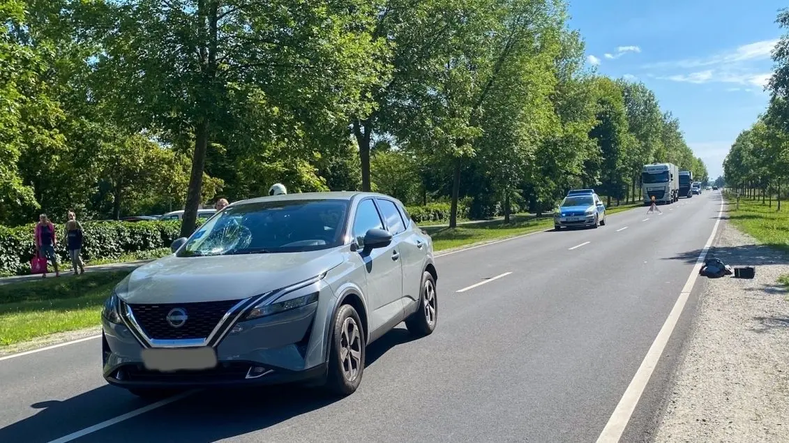 Auf der Südstraße in Hoyerswerda kam es zu einem Verkehrsunfall, bei dem ein Pkw mit einem Fahrradfahrer kollidierte.