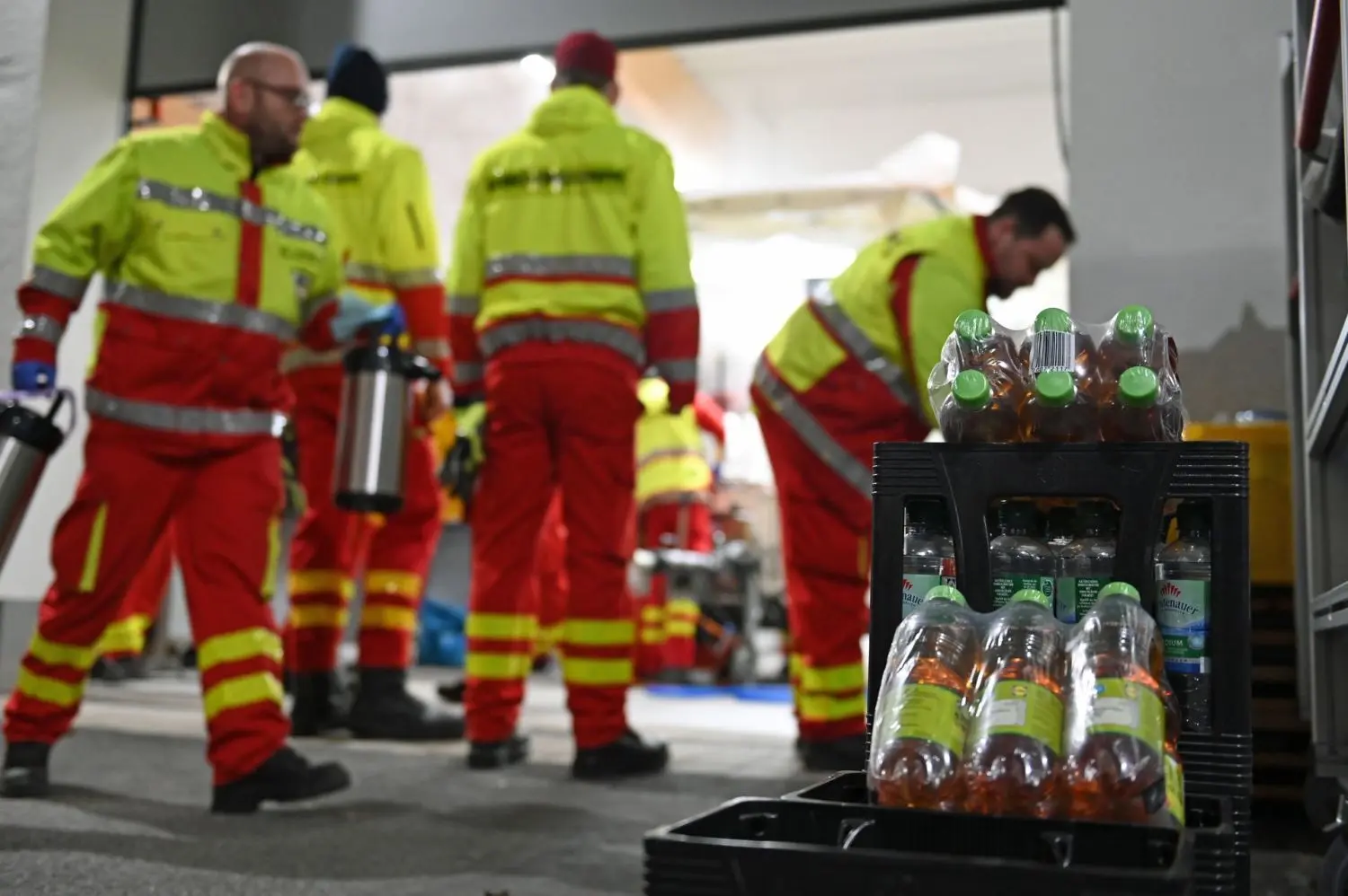 Die Bautzener Feuerwehr bereitet sich darauf vor, die auf der A4 im Stau sitzenden Fahrer mit Heißgetränken und Lebensmittelns zu versorgen.