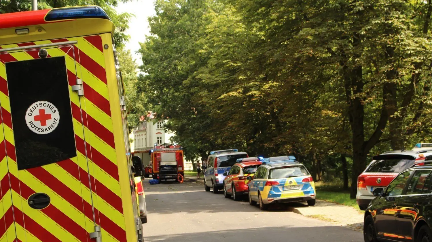 Polizei, Rettungsdienst und die Feuerwehr sind am Käseteich in Weißwasser an der Suche nach einem 41-Jährigen beteiligt gewesen.