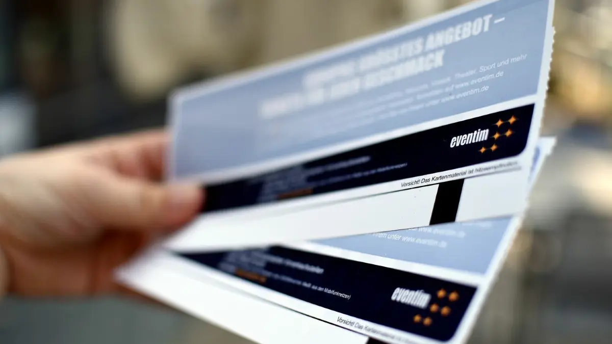 Bis zu 80 Prozent aller Konzerttickets in Deutschland werden über Plattformen von Eventim verkauft.
ILLUSTRATION - Konzertkarten des Veranstalters CTS Eventim. (Zu dpa "Coronavirus belastet CTS Eventim - Sorge um Großveranstaltungen"") +++ dpa-Bildfunk +++