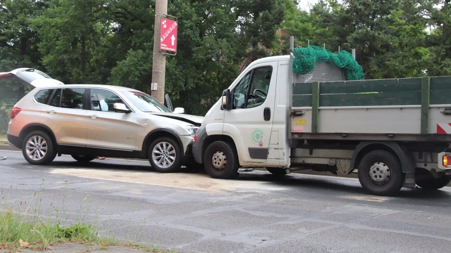 Am Mittwochnachmittag, 23. Juni, hat sich in der Dresdener Straße in Höhe der Hermann-Löns-Straße ein Verkehrsunfall ereignet.