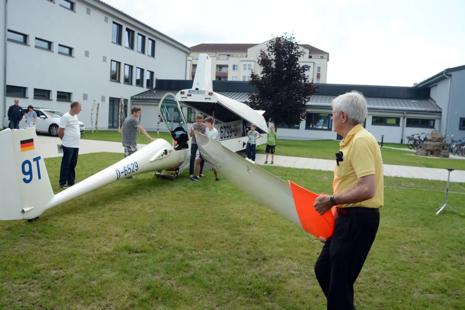 2017 hatte der FC Bronkow am Lübbenauer Gymnasium Station gemacht und auf dem Schulgelände einen Segelflieger aufgebaut. Durch eine solche Aktion hatte seinerzeit auch Friedrich Kanzler zum Segelfliegen gefunden.