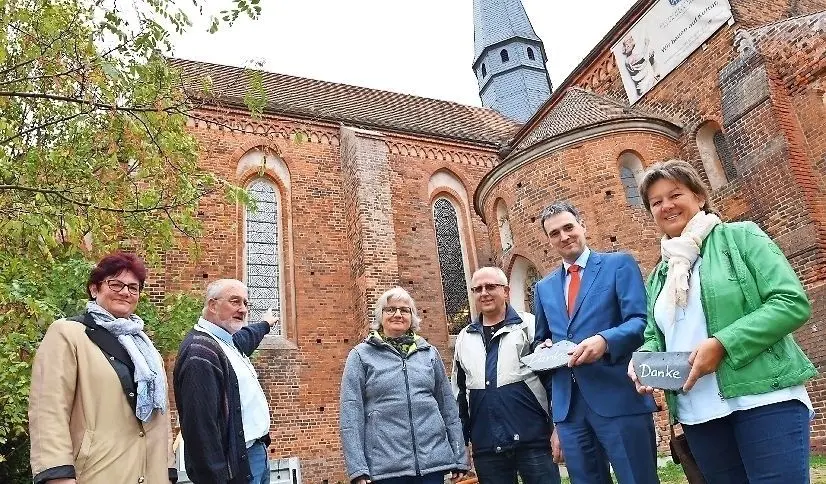 Im Jahr 2018 hat die Sparkasse Elbe-Elster auch bei der Rekonstruktion der Fenster in der Klosterkirche Mühlberg geholfen.⇥