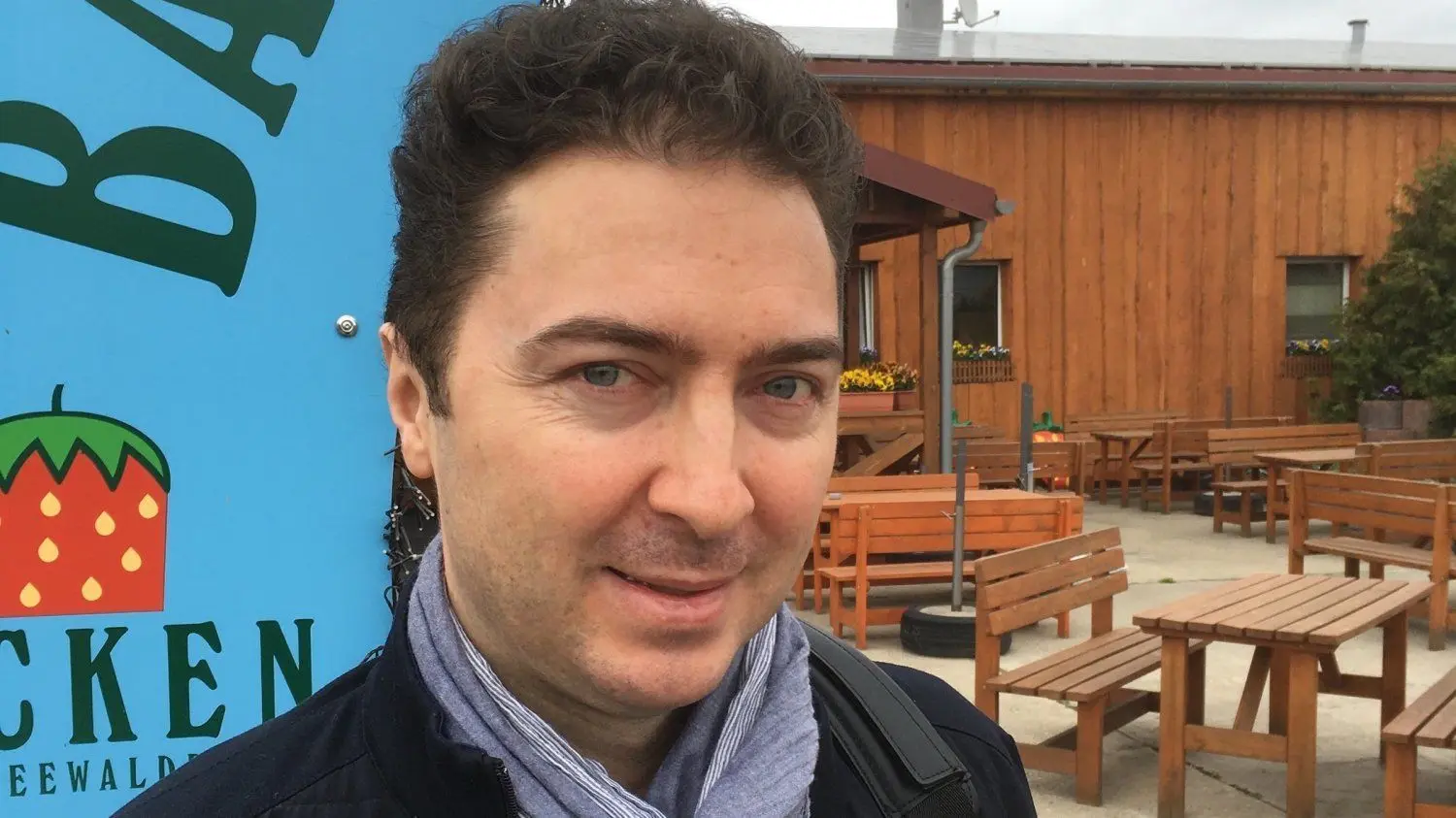 Der rumänische Konsul Iulian Diculescu-Blebea besuchte Spreewaldbauer Karl-Heinz Ricken in Vetschau.